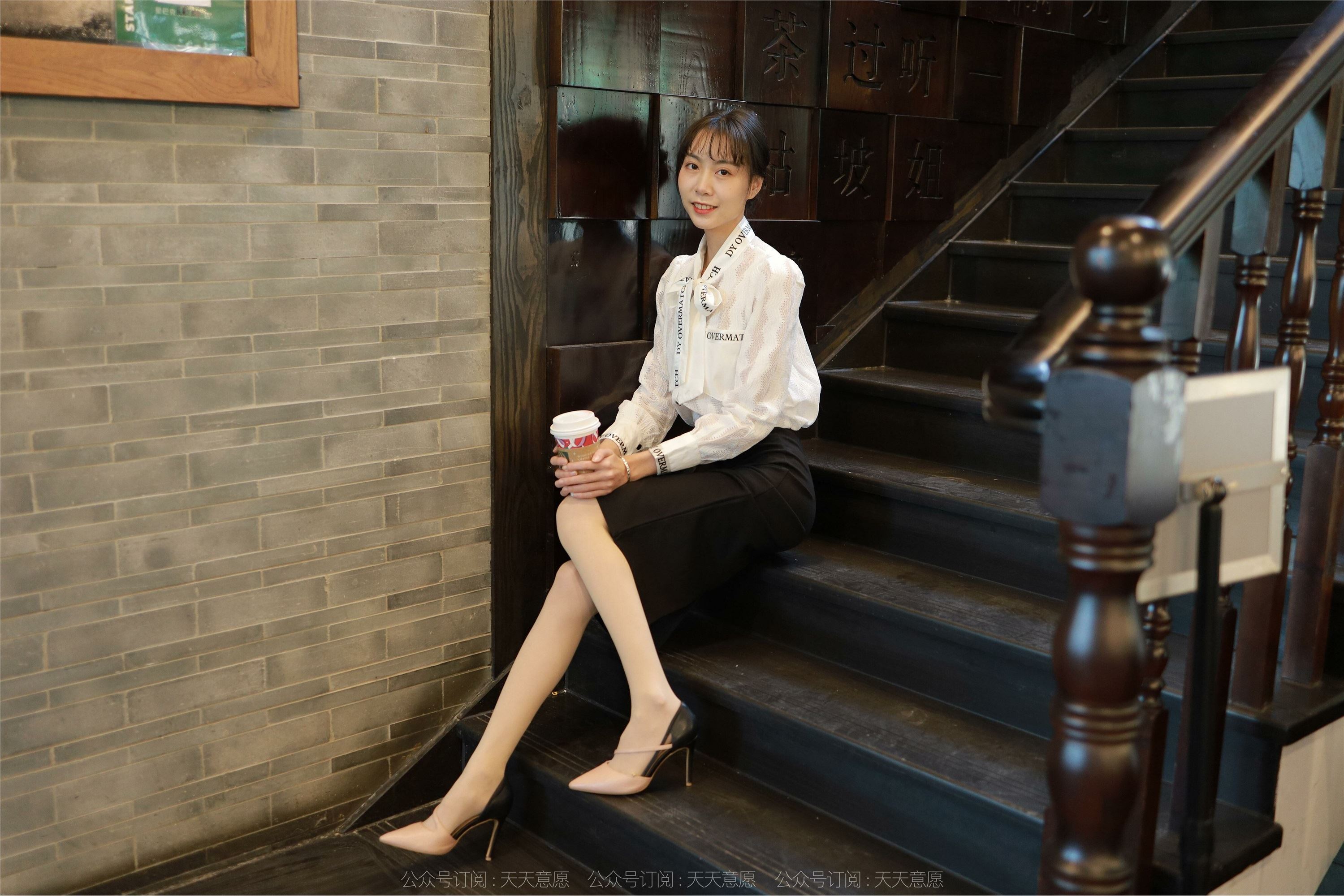 IESS异思趣向  2022.01.01 丝享家981：团团《气质一步裙》